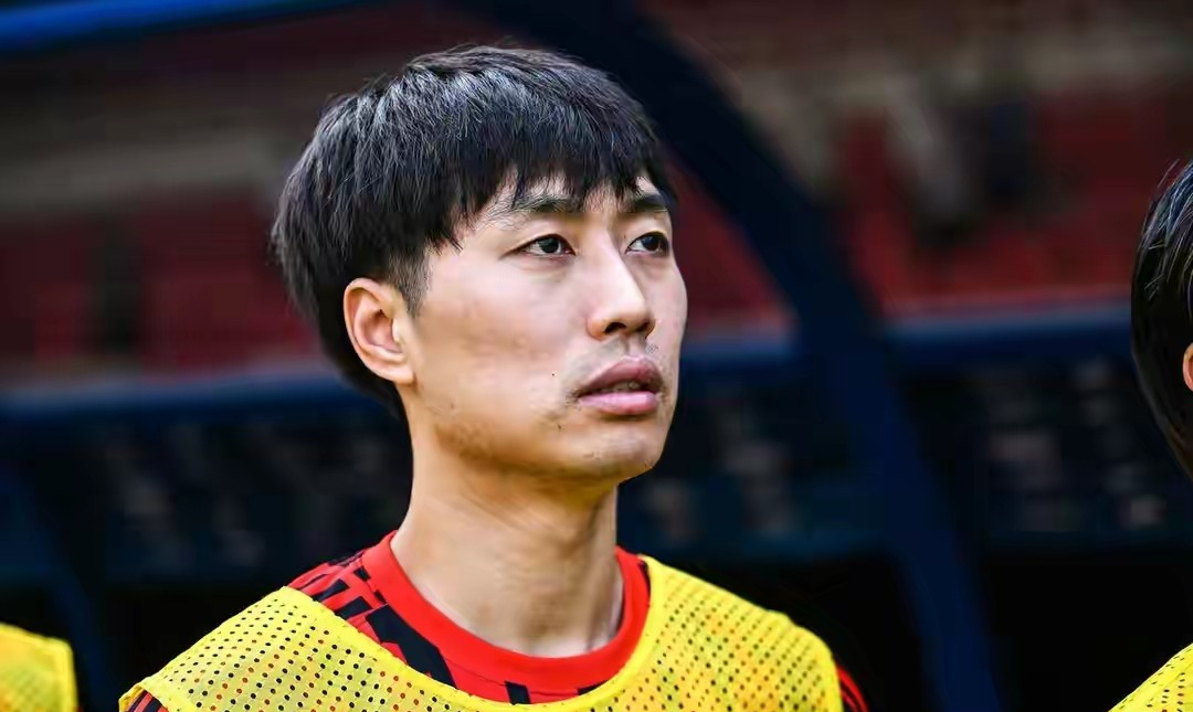 关于亚冠国际比赛日走向成谜；法兰克福更衣室发声；压力陡增；医务组通报恢复的信息